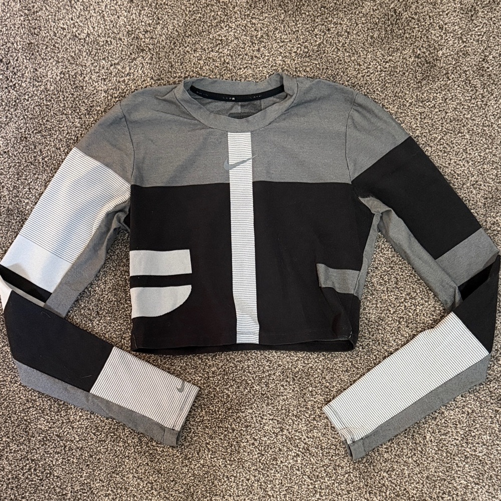 Nike cropped long sleeve shirt